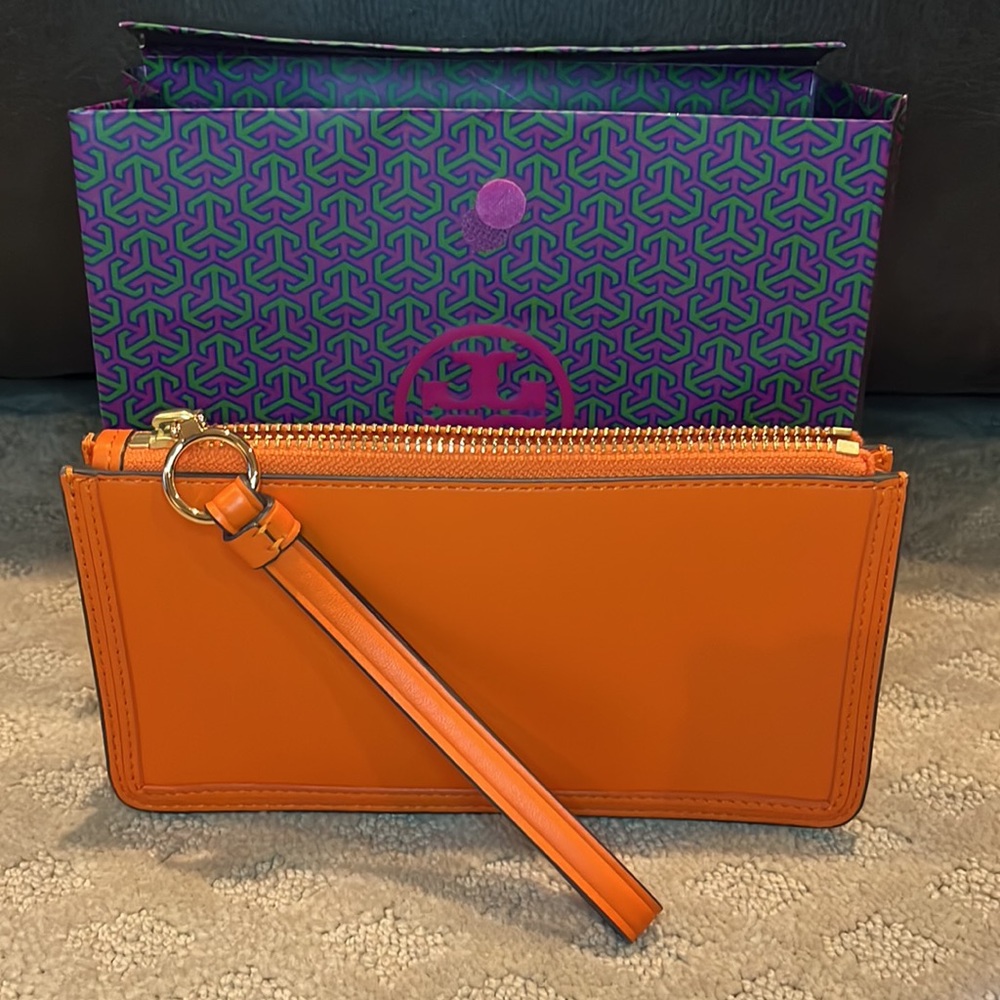 COPY - Tory Burch Perry Wristlet - Picture 2 of 4